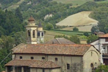 La Chiesa di San Giacomo sorge nella parte bassa del paese. Risale al medioevo e nel suo interno sono conservati mobili antichi di notevole valore.